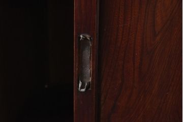 アンティーク家具　大正昭和初期　前面ケヤキ材　レトロな佇まいが魅力の重ね戸棚(関東水屋箪笥、茶箪笥、収納棚、キャビネット)(R-042573)