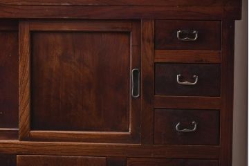 アンティーク家具　大正昭和初期　前面ケヤキ材　レトロな佇まいが魅力の重ね戸棚(関東水屋箪笥、茶箪笥、収納棚、キャビネット)(R-042573)
