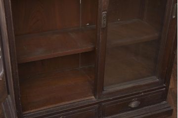 アンティーク家具　和製アンティーク　栓材　大正ロマン　和洋折衷デザインが魅力のガラス戸棚(収納棚、飾り棚、食器棚、キャビネット)(R-042575)