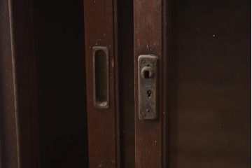 アンティーク家具　和製アンティーク　栓材　大正ロマン　和洋折衷デザインが魅力のガラス戸棚(収納棚、飾り棚、食器棚、キャビネット)(R-042575)