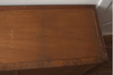 アンティーク家具　昭和中期　素朴な雰囲気が魅力の脚付きローボード(戸棚、収納棚)(R-042576)