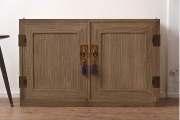 アンティーク家具　昭和初期　桐材　落ち着きのある佇まいの衣装盆付き桐箪笥(ローボード、和タンス、桐たんす、着物箪笥)(R-042579)