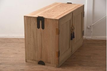 アンティーク家具　昭和初期　桐材　落ち着きのある佇まいの衣装盆付き桐箪笥(ローボード、和タンス、桐たんす、着物箪笥)(R-042579)