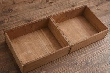 ビンテージ家具　前面ケヤキ材　ガラス戸に山水図が描かれた風情のある茶箪笥(タンス、収納棚)(R-042581)