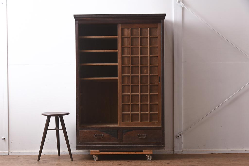 アンティーク家具　黒柿材　古い趣が魅力の木製下駄箱(収納棚、キャビネット)(R-042582)