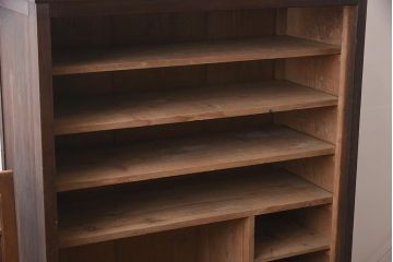 アンティーク家具　黒柿材　古い趣が魅力の木製下駄箱(収納棚、キャビネット)(R-042582)