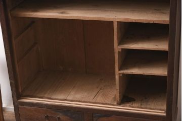 アンティーク家具　黒柿材　古い趣が魅力の木製下駄箱(収納棚、キャビネット)(R-042582)