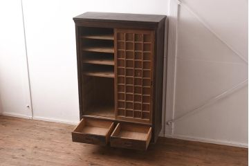 アンティーク家具　黒柿材　古い趣が魅力の木製下駄箱(収納棚、キャビネット)(R-042582)