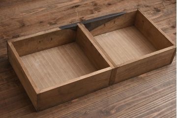 アンティーク家具　黒柿材　古い趣が魅力の木製下駄箱(収納棚、キャビネット)(R-042582)