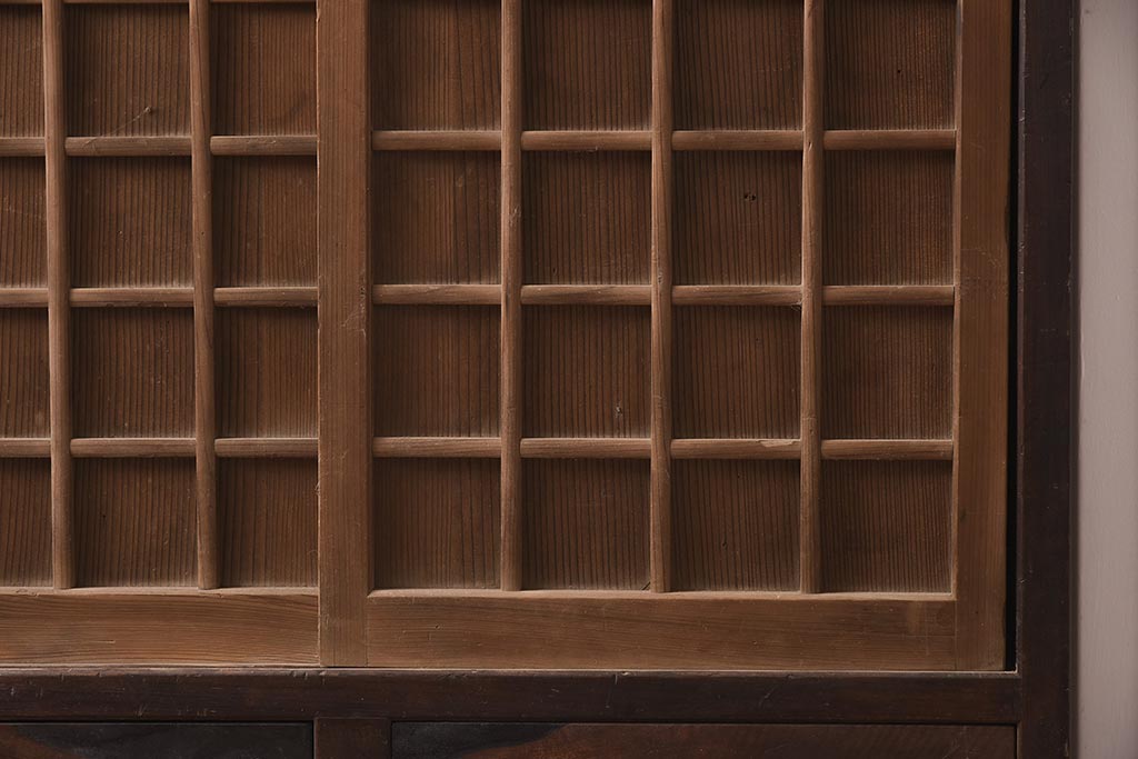 アンティーク家具　黒柿材　古い趣が魅力の木製下駄箱(収納棚、キャビネット)(R-042582)