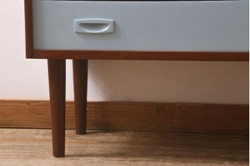 北欧ヴィンテージ　ペイント家具　チーク材　さわやかなペイントがお洒落なチェスト(引き出し・サイドチェスト、ビンテージ)(R-042584)