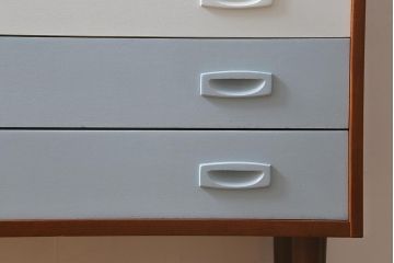 北欧ヴィンテージ　ペイント家具　チーク材　さわやかなペイントがお洒落なチェスト(引き出し・サイドチェスト、ビンテージ)(R-042584)