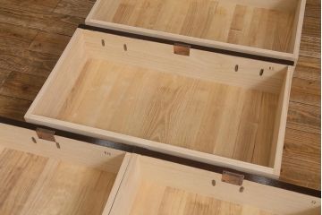 中古美品　遠野民芸家具　ケヤキ材　南部鉄器金具　上質な和の雰囲気漂う衣装箪笥(チェスト、引き出し、リビングボード)(定価約42万円)