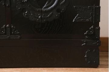 中古美品　遠野民芸家具　ケヤキ材　南部鉄器金具　上質な和の雰囲気漂う衣装箪笥(チェスト、引き出し、リビングボード)(定価約42万円)