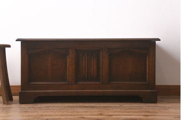 ヴィンテージ家具　イギリスビンテージ　オーク材　濃淡のある木色が存在感を放つブランケットボックス(収納箱、ローボード、センターテーブル、ダイニングベンチ)(R-042586)