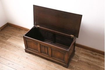 ヴィンテージ家具　イギリスビンテージ　オーク材　濃淡のある木色が存在感を放つブランケットボックス(収納箱、ローボード、センターテーブル、ダイニングベンチ)(R-042586)