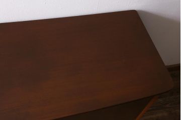 ヴィンテージ家具　Vanson　チーク材　北欧スタイルにもぴったりなイギリスビンテージのサイドボード(リビングボード)(R-042589)