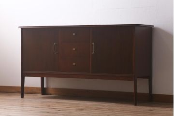 ヴィンテージ家具　Vanson　チーク材　北欧スタイルにもぴったりなイギリスビンテージのサイドボード(リビングボード)(R-042589)