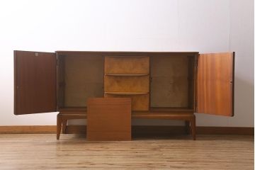 ヴィンテージ家具　McIntosh(マッキントッシュ)　バーズアイ(鳥眼杢)　高級感漂うメープル材製の珍しいサイドボード(リビングボード、ビンテージ)(R-042594)