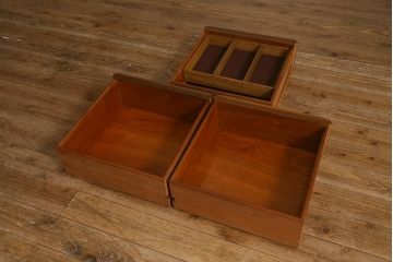 ヴィンテージ家具　McIntosh(マッキントッシュ)　バーズアイ(鳥眼杢)　高級感漂うメープル材製の珍しいサイドボード(リビングボード、ビンテージ)(R-042594)
