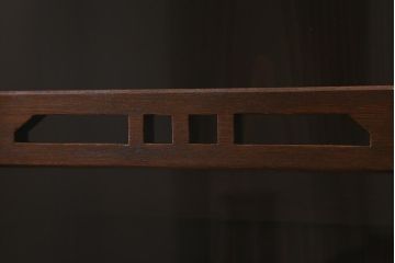和製アンティーク　大正昭和初期　ニレ材　大正ロマン　落ち着いた大人の優美さ漂うブックケース(本箱、戸棚、飾り棚)(R-042595)