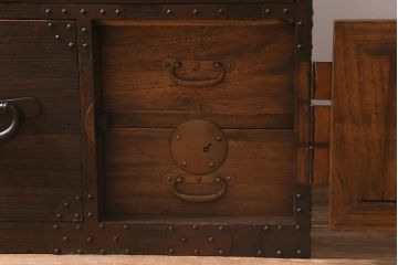 アンティーク家具　和製アンティーク　明治期　総桐材　上手物　銅金具　新潟産　観音扉　十字金具　重ね箪笥(時代箪笥、衣装箪笥、古箪笥、桐箪笥、桐たんす)(R-042597)