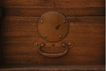 アンティーク家具　和製アンティーク　明治期　総桐材　上手物　銅金具　新潟産　観音扉　十字金具　重ね箪笥(時代箪笥、衣装箪笥、古箪笥、桐箪笥、桐たんす)(R-042597)