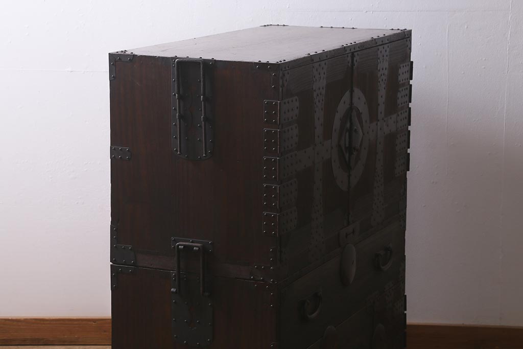 アンティーク家具　和製アンティーク　明治期　総桐材　上手物　銅金具　新潟産　観音扉　十字金具　重ね箪笥(時代箪笥、衣装箪笥、古箪笥、桐箪笥、桐たんす)(R-042597)