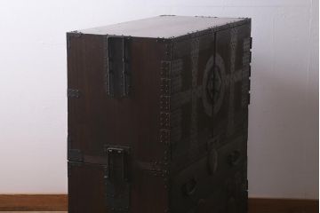 アンティーク家具　和製アンティーク　明治期　総桐材　上手物　銅金具　新潟産　観音扉　十字金具　重ね箪笥(時代箪笥、衣装箪笥、古箪笥、桐箪笥、桐たんす)(R-042597)