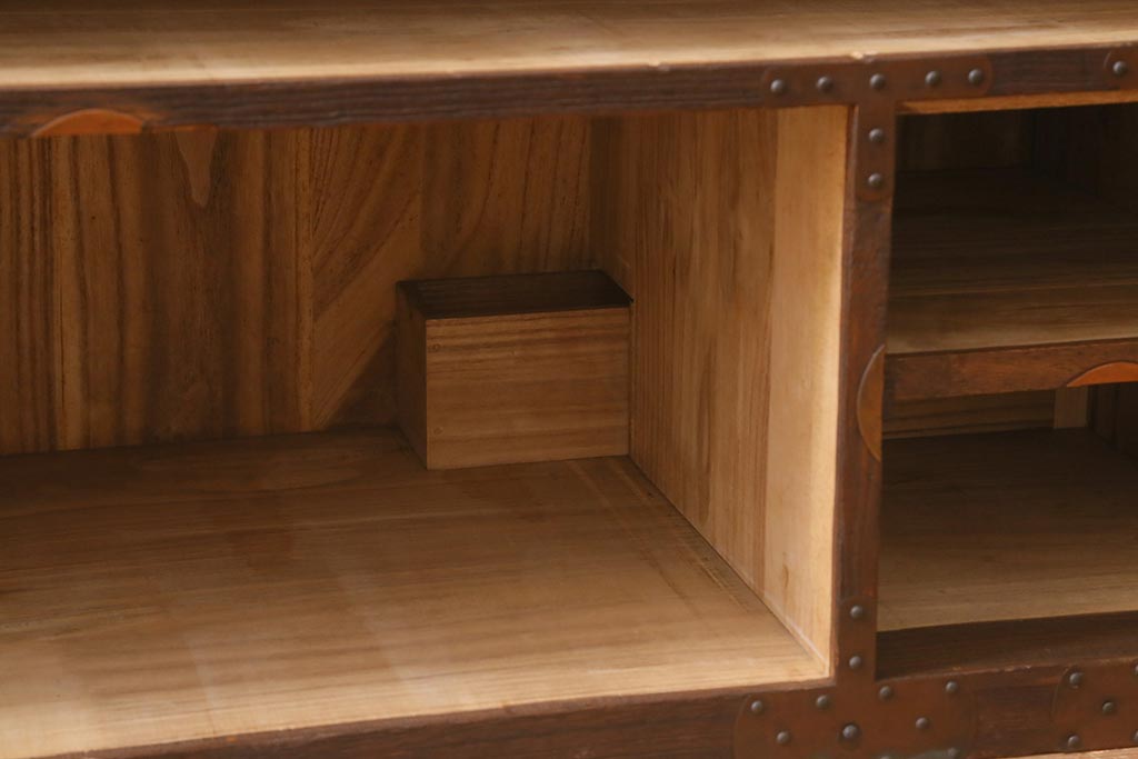 アンティーク家具　和製アンティーク　明治期　総桐材　上手物　銅金具　新潟産　観音扉　十字金具　重ね箪笥(時代箪笥、衣装箪笥、古箪笥、桐箪笥、桐たんす)(R-042597)