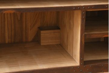 アンティーク家具　和製アンティーク　明治期　総桐材　上手物　銅金具　新潟産　観音扉　十字金具　重ね箪笥(時代箪笥、衣装箪笥、古箪笥、桐箪笥、桐たんす)(R-042597)