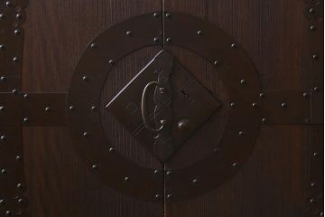 アンティーク家具　和製アンティーク　明治期　総桐材　上手物　銅金具　新潟産　観音扉　十字金具　重ね箪笥(時代箪笥、衣装箪笥、古箪笥、桐箪笥、桐たんす)(R-042597)