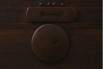 アンティーク家具　和製アンティーク　明治期　総桐材　上手物　銅金具　新潟産　観音扉　十字金具　重ね箪笥(時代箪笥、衣装箪笥、古箪笥、桐箪笥、桐たんす)(R-042597)