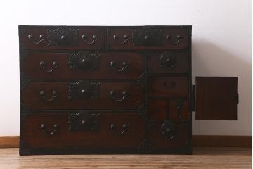 アンティーク家具　明治期　前面ケヤキ材　木地呂塗り　繊細で上質な仙台姫箪笥(時代箪笥、衣装箪笥)(R-042598)