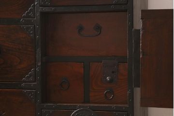アンティーク家具　明治期　前面ケヤキ材　木地呂塗り　繊細で上質な仙台姫箪笥(時代箪笥、衣装箪笥)(R-042598)