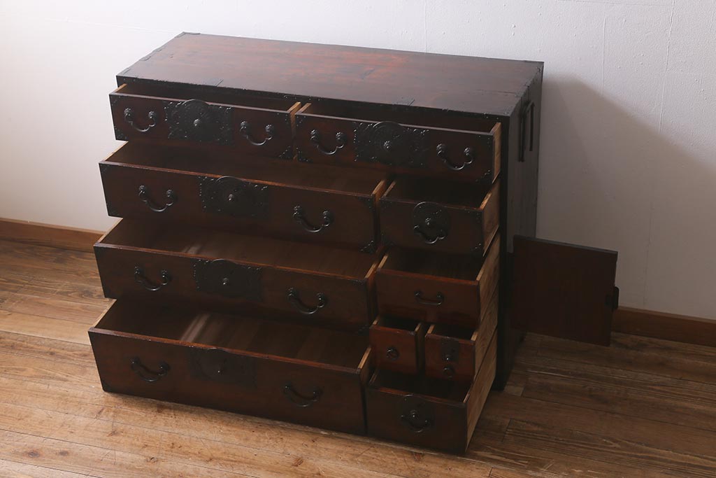 アンティーク家具　明治期　前面ケヤキ材　木地呂塗り　繊細で上質な仙台姫箪笥(時代箪笥、衣装箪笥)(R-042598)