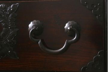 アンティーク家具　明治期　前面ケヤキ材　木地呂塗り　繊細で上質な仙台姫箪笥(時代箪笥、衣装箪笥)(R-042598)