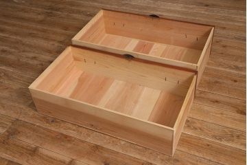 アンティーク家具　鉄脚付リメイク　漆塗りと丸金具が存在感を放つ箪笥ローボード(テレビ台、衣装箪笥、リビングボード、チェスト、引き出し)(R-042603)