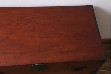 アンティーク家具　鉄脚付リメイク　漆塗りと丸金具が存在感を放つ箪笥ローボード(テレビ台、衣装箪笥、リビングボード、チェスト、引き出し)(R-042603)