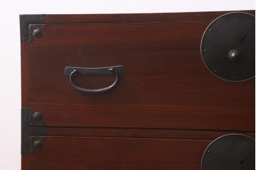 アンティーク家具　鉄脚付リメイク　漆塗りと丸金具が存在感を放つ箪笥ローボード(テレビ台、衣装箪笥、リビングボード、チェスト、引き出し)(R-042603)