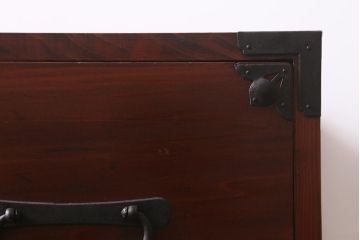 アンティーク家具　鉄脚付リメイク　漆塗りと丸金具が存在感を放つ箪笥ローボード(テレビ台、衣装箪笥、リビングボード、チェスト、引き出し)(R-042603)