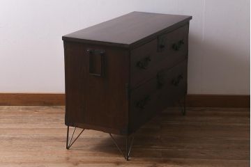 アンティーク家具　和製アンティーク　鉄脚リメイク　大きな蛭手が目を引く箪笥ローボード(テレビ台、衣装箪笥、チェスト、引き出し、リビングボード)(R-042604)
