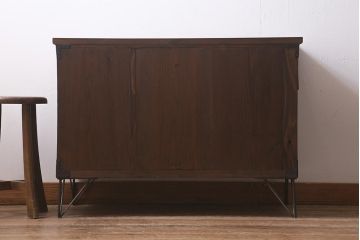 アンティーク家具　和製アンティーク　鉄脚リメイク　大きな蛭手が目を引く箪笥ローボード(テレビ台、衣装箪笥、チェスト、引き出し、リビングボード)(R-042604)