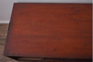 アンティーク家具　和製アンティーク　前面ケヤキ材　漆塗り　赤味がかった色合いが上品なローボード(テレビ台、収納棚、戸棚)(R-042605)