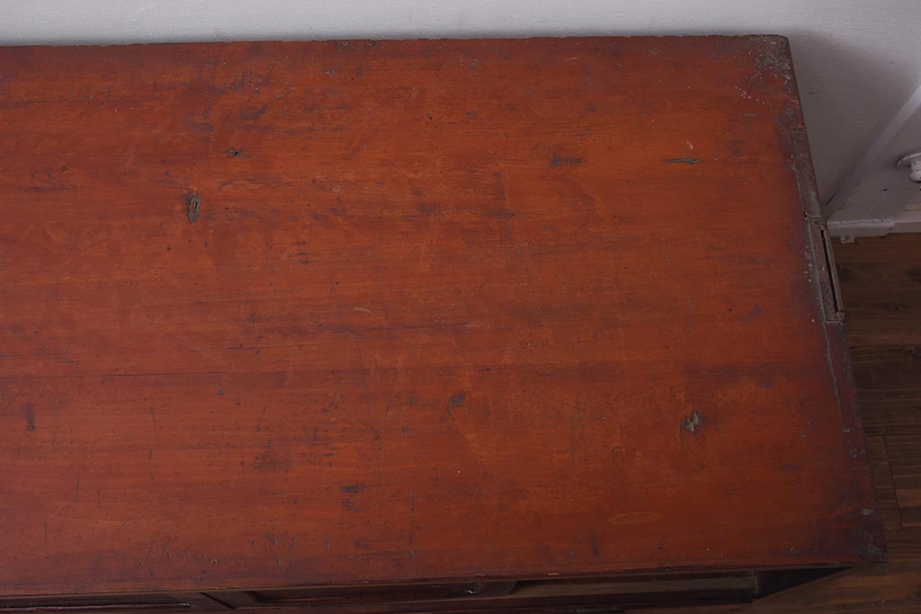 アンティーク家具　和製アンティーク　前面ケヤキ材　漆塗り　赤味がかった色合いが上品なローボード(テレビ台、収納棚、戸棚)(R-042605)