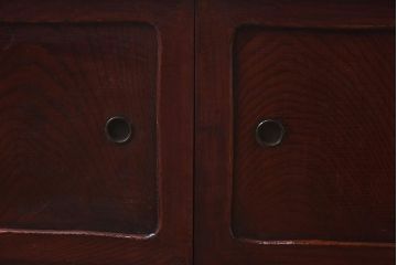 アンティーク家具　和製アンティーク　前面ケヤキ材　漆塗り　赤味がかった色合いが上品なローボード(テレビ台、収納棚、戸棚)(R-042605)