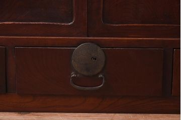 アンティーク家具　和製アンティーク　前面ケヤキ材　漆塗り　赤味がかった色合いが上品なローボード(テレビ台、収納棚、戸棚)(R-042605)