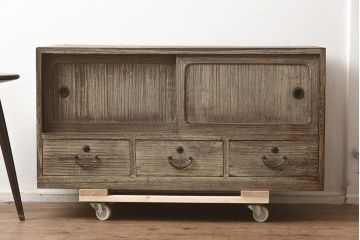 ビンテージ家具　桐材製　レトロテイストに仕上げられる収納箪笥のテレビ台(TVボード、桐箪笥、桐たんす)(R-042608)