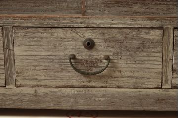 ビンテージ家具　桐材製　レトロテイストに仕上げられる収納箪笥のテレビ台(TVボード、桐箪笥、桐たんす)(R-042608)