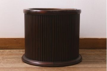アンティーク雑貨　和製アンティーク　紫檀(シタン)材　珍品　円筒形　上質な造りの丸火鉢(手あぶり、木製火鉢)(R-042611)